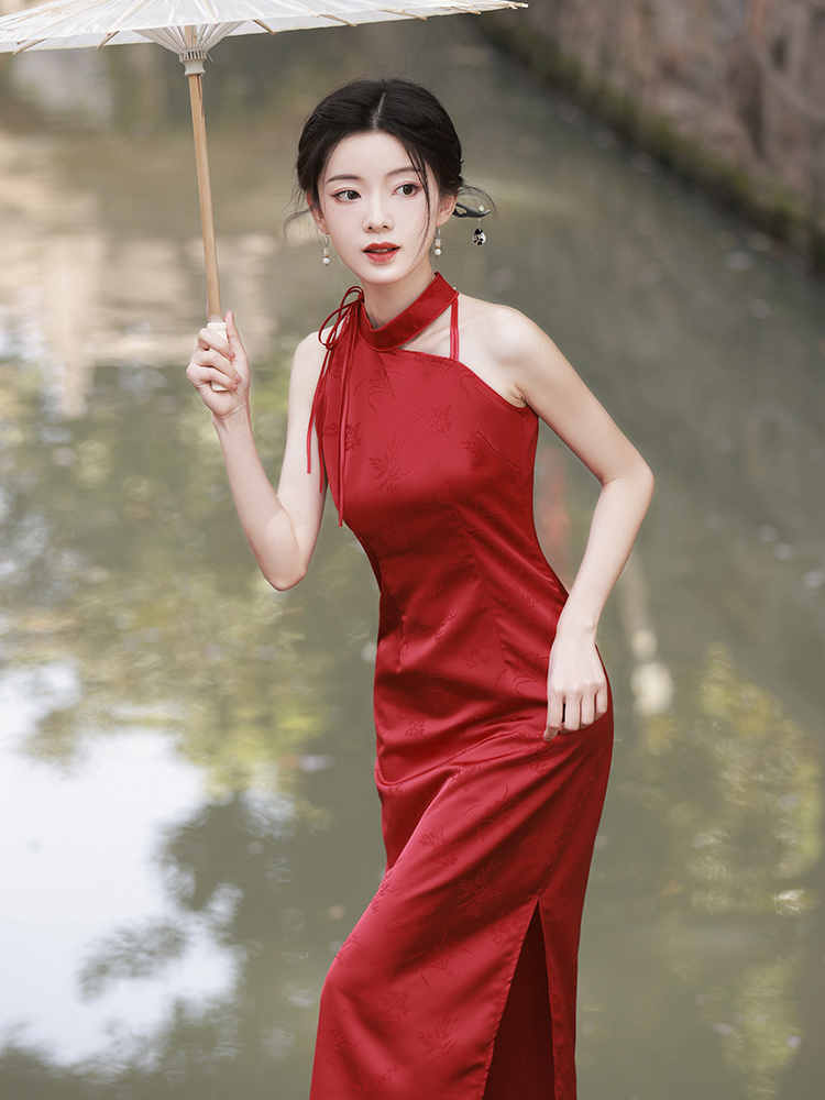 Elegant Halter-Style Red Cheongsam with Floral Jacquard