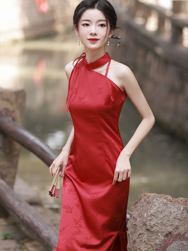 Elegant Halter-Style Red Cheongsam with Floral Jacquard