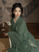 Elegant Traditional Green Flowing Robe Set with Veil