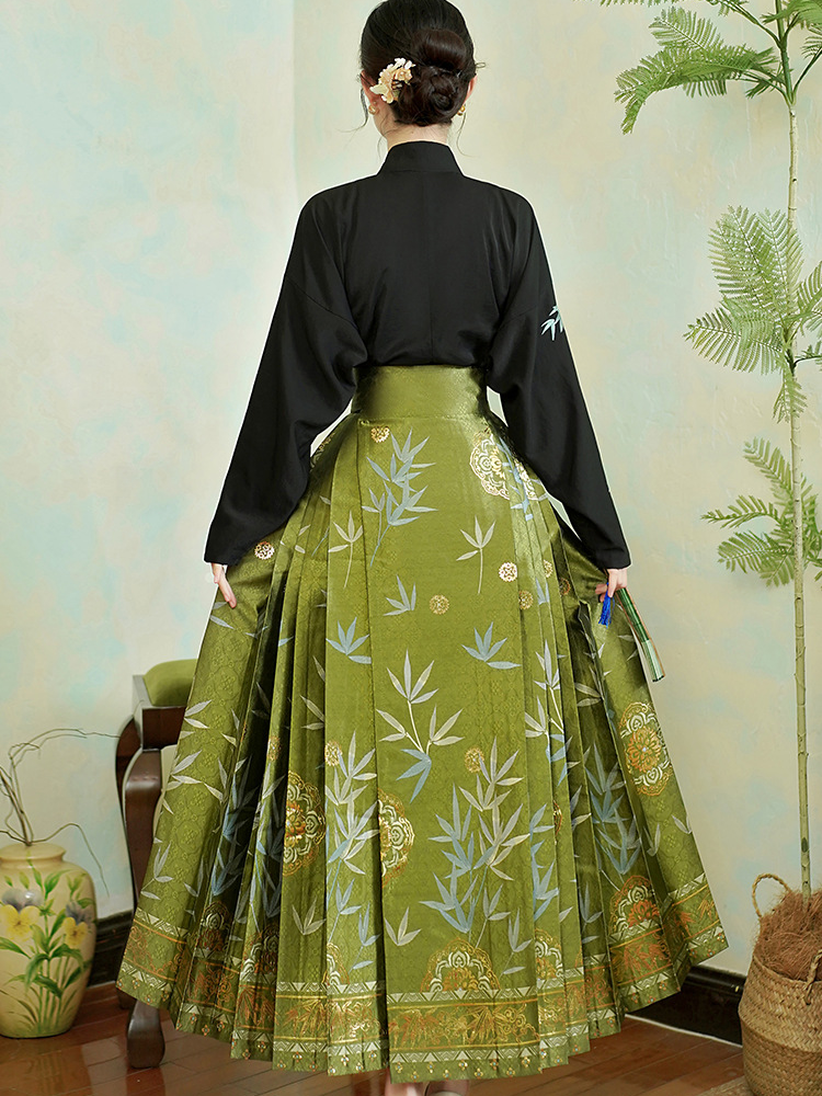 Elegant Bamboo Embroidered Hanfu Mamianqun Set for Women