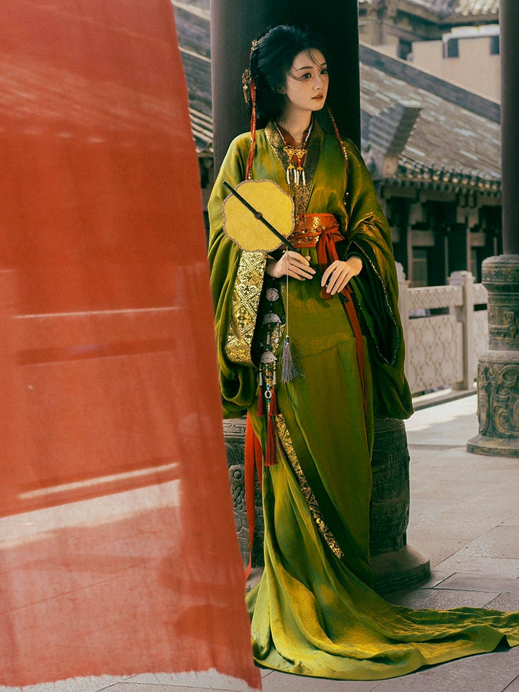 Elegant Green Hanfu Dress with Golden Details for Traditional Occasions