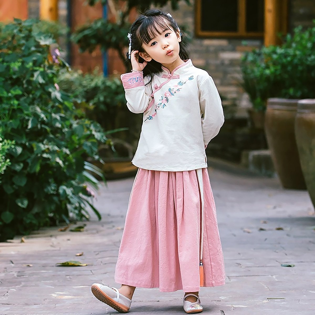 女童刺绣汉服 - 中国传统服饰