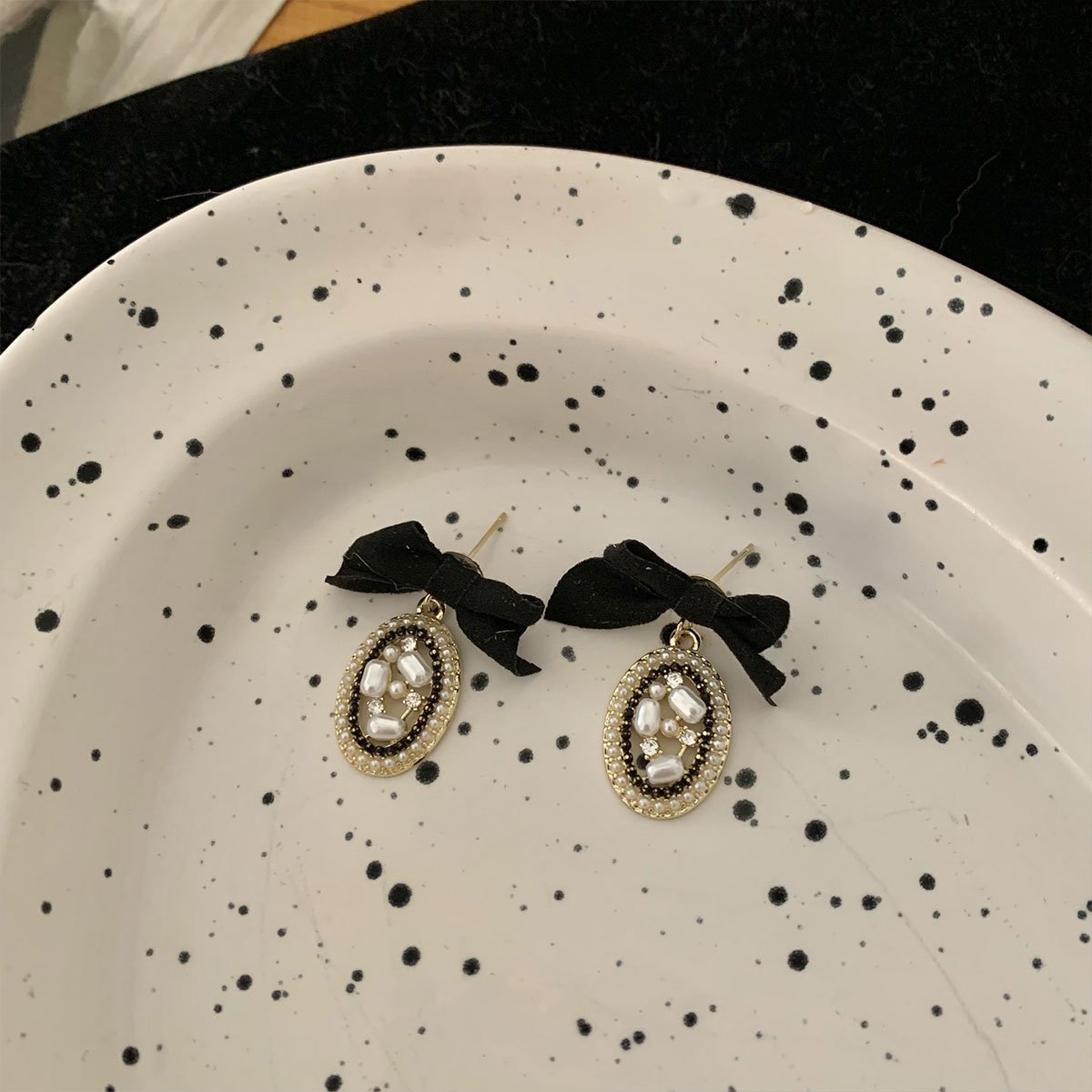 Vintage Oval Earrings for Women Black Bow Elegant Jewelry Fashion Accessories