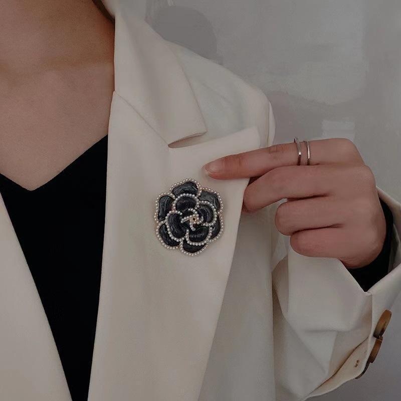 Women Enamel Camellia Fashion Rose Flower Brooch Alloy Pearl Coat Brooch Gift