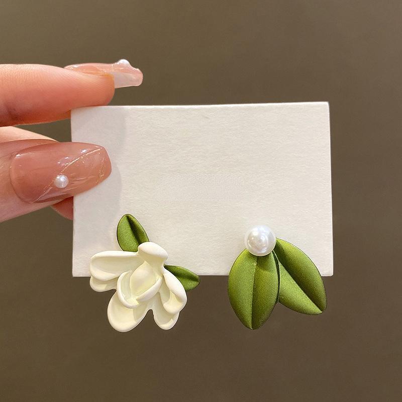 White Rose Pearl Stud Earrings