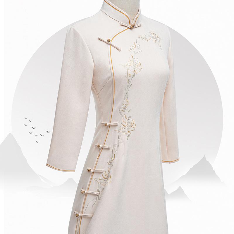 Retro Embroidered Slim Traditional Cheongsam