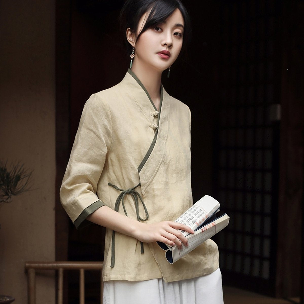 Beige Women's Top and Pants Two Piece Set chinese Hanfu of Taoism Style