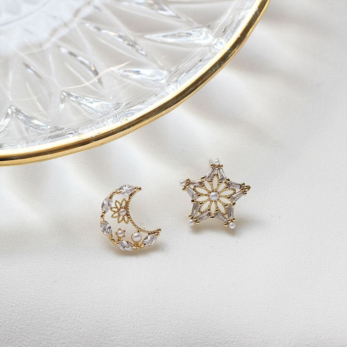 Delicate Asymmetric Star Moon Earrings for Girls Simple Micro-inlaid Jewelry