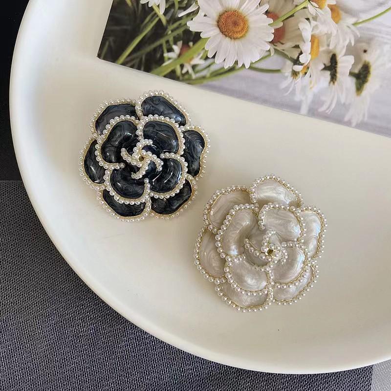 Women Enamel Camellia Fashion Rose Flower Brooch Alloy Pearl Coat Brooch Gift