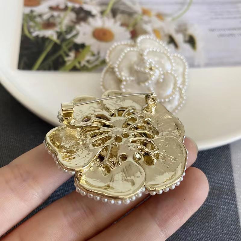 Women Enamel Camellia Fashion Rose Flower Brooch Alloy Pearl Coat Brooch Gift