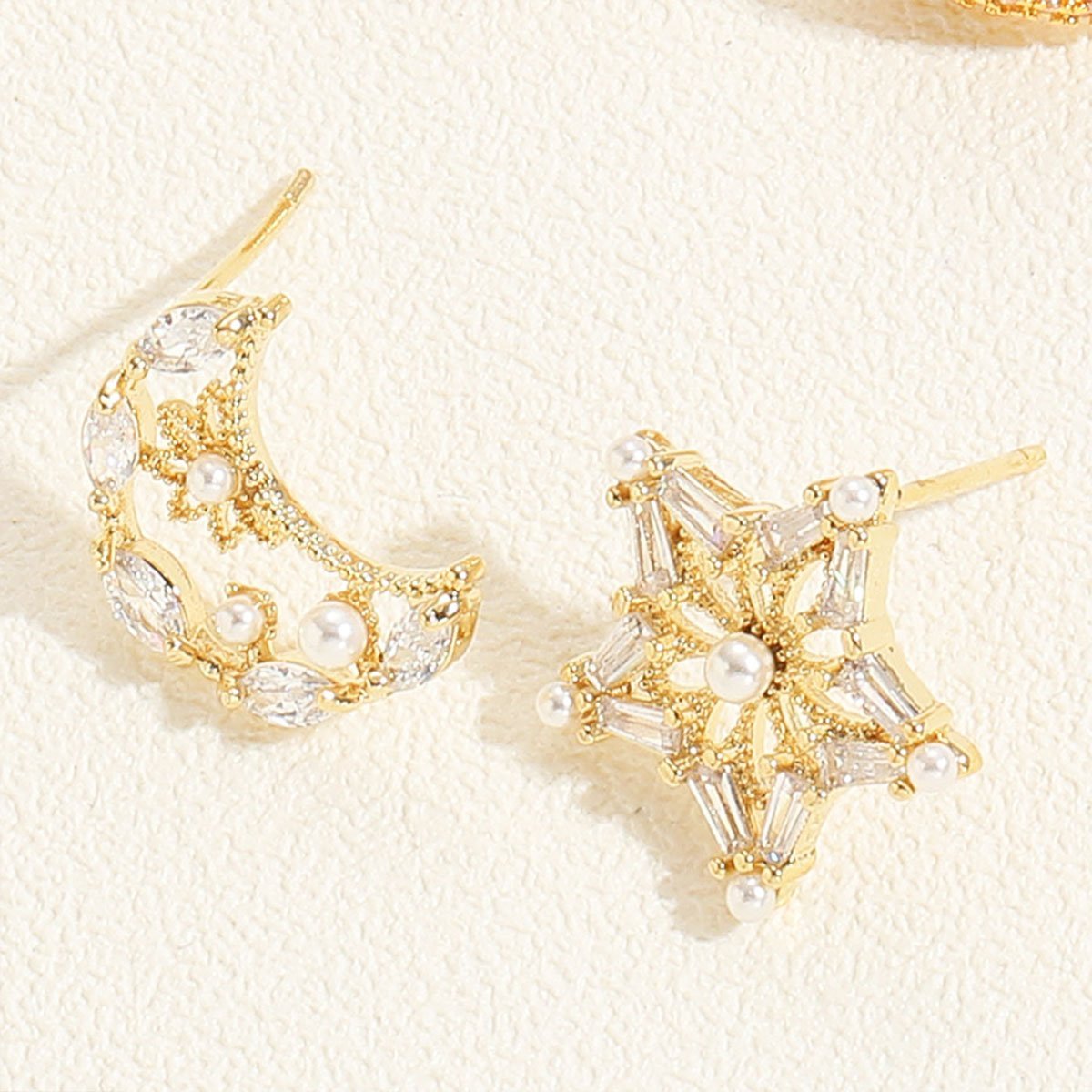 Delicate Asymmetric Star Moon Earrings for Girls Simple Micro-inlaid Jewelry