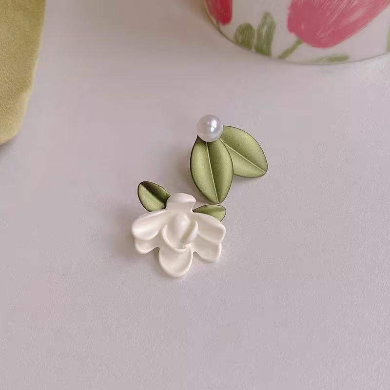 White Rose Pearl Stud Earrings